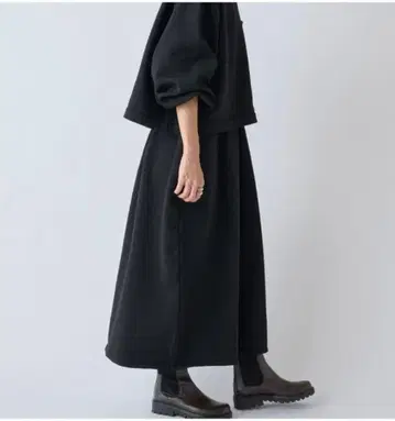 BEARDSLEY 비어즐리 볼륨 니트 코쿤 스커트