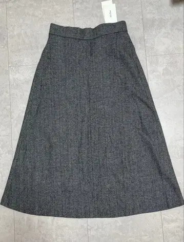 미라 오웬 뒷밴딩 트위드 세미 플레어 스커트