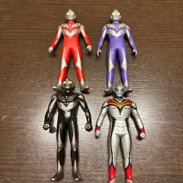 울트라맨 티가 시리즈 4체 세트