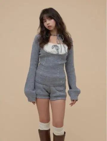 andmary Raven gather set up gray