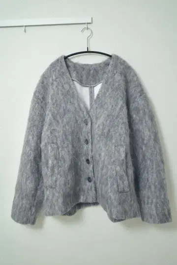 [ BASEMENT ] V넥 모헤어 샤기 자켓