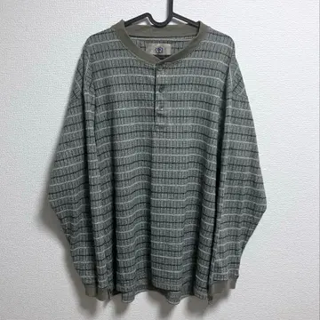 그레이 계열 스트라이프 긴팔 티셔츠