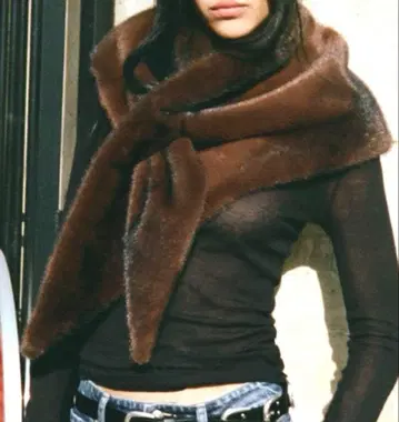 ZARA 인조 모피 트라이앵글 스카프 브라운 자라 이번 시즌