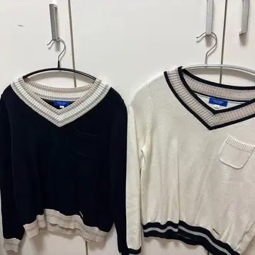 블루 레이블 화이트/네이비 V넥 스웨터