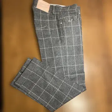 그레이 체크 무늬 슬랙스