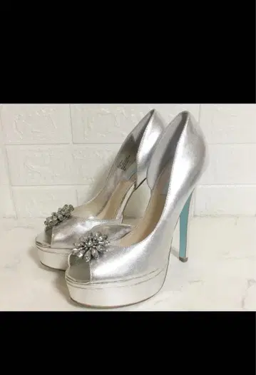 베티슨슨 가죽 펌프스 하이힐