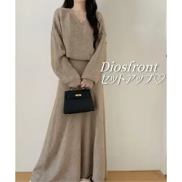 셋업 V넥 니트 & 플레어 스커트 모카 베이지 셋업 긴팔