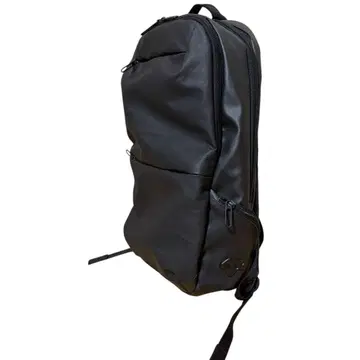 데상트 에어로 로스트 백팩 방수 블랙