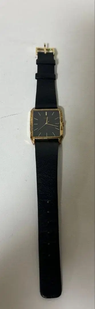 세이코 블랙 가죽 스퀘어 시계