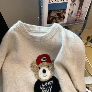 곰 자수 베이지 스웨터 긴팔