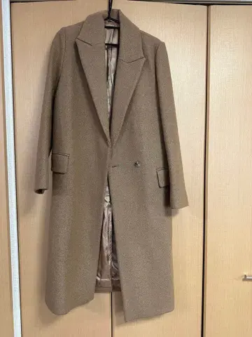 COS 브라운 체스터 코트