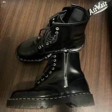 닥터마틴 8홀 ZIP 화이트 스티치 UK7