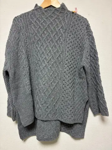 투모로우랜드 니트 그레이