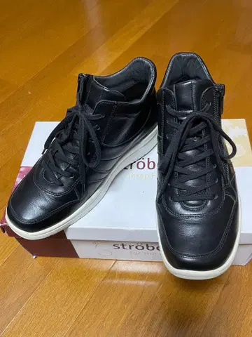 스트로버 47073H 블랙 화이트 밑창 하이컷 스니커즈 컨디션 최상
