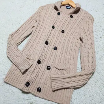 [레어] 돌모어 케이블 니트 가디건 카멜 로고 버튼