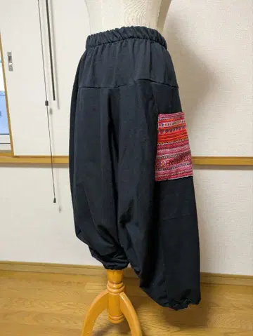 남녀 공용 몽족 원단의 포켓 속기모 따뜻한 사루엘 팬츠 블랙