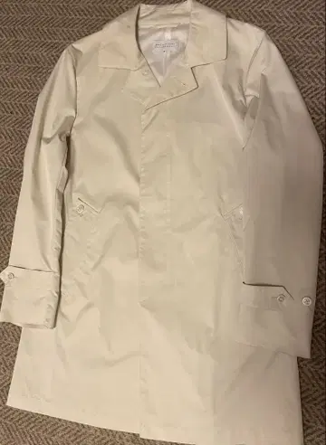 화이트 스텐카라 코트