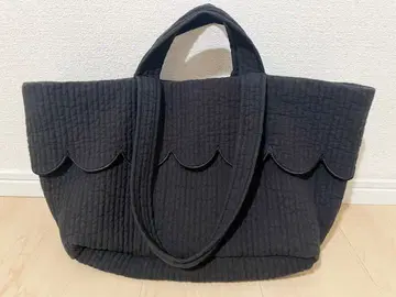 [ 가격 인하 가능 ] 네이비 누비백 미디 스캘럽 블랙