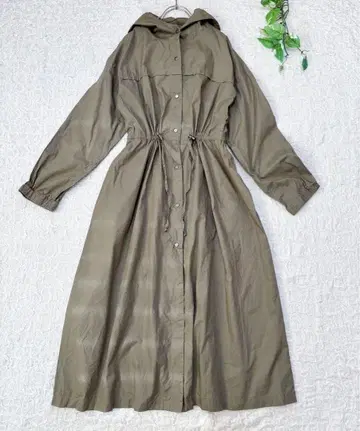 후드 부착 올리브색 롱 원피스