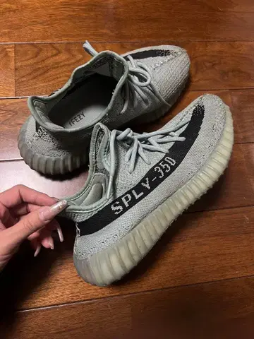 Yeezy Boost 350 V2 그레이 민트 계열/블랙