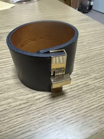 MAISON BOINET 블랙 가죽 뱅글 M