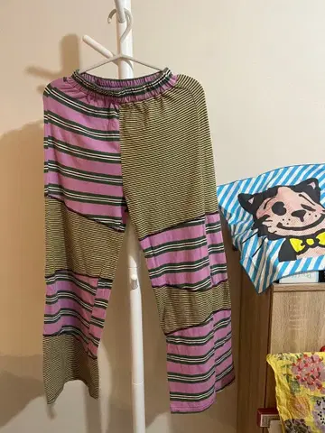 캔디 스트리퍼 스트라이프 x 컬러 절개 코튼 팬츠