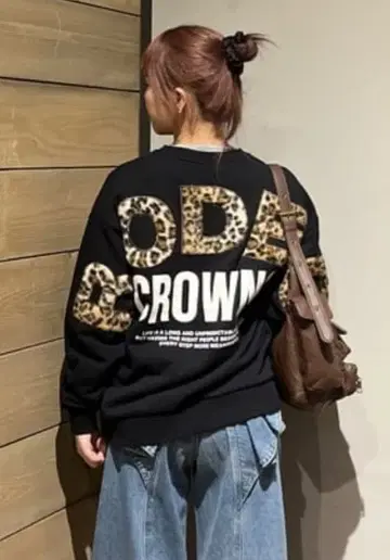 로데오 크라운 애니멀 인조 모피 아플리케 맨투맨 상의