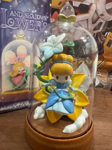 52TOYS 신데렐라 피규어 유리 돔