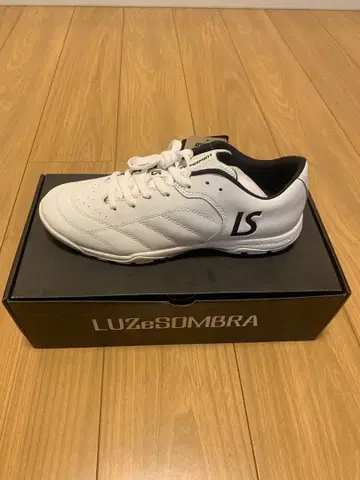 LUZeSOMBRA 터프 풋살화 화이트