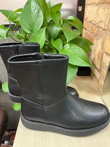 블랙 지퍼 달린 숏부츠