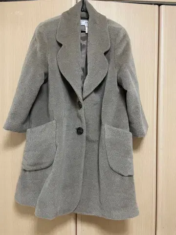 모리 하나에 울 코트