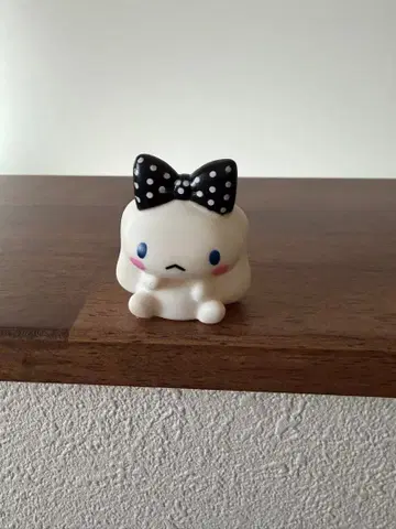 시나모롤 도트 리본 스쿠이 인형 피규어