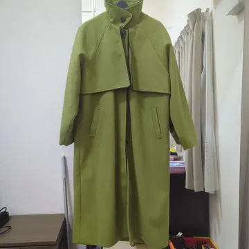 Thevon 카키 롱 코트 사이드 포켓 포함