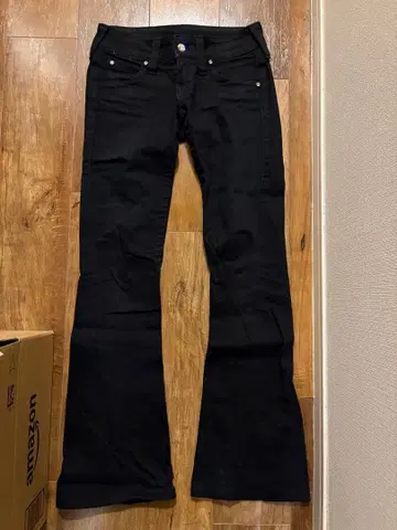 트루 릴리전 블랙 부츠컷 데님