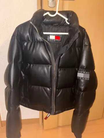 TOMMY HILFIGER 블랙 다운 자켓