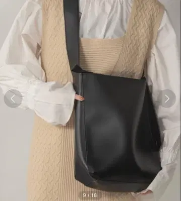 lawgy useful square shoulder bag