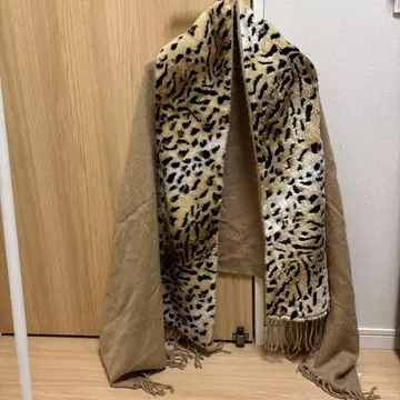 JEANASIS 레오파드 무늬 플리스 머플러