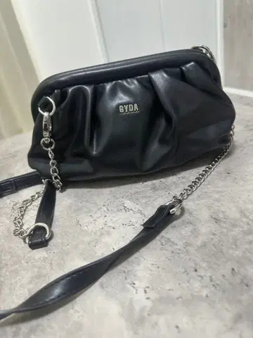 GYDA 블랙 숄더백