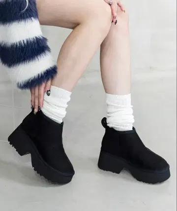 통굽 힐 어그 부츠 블랙