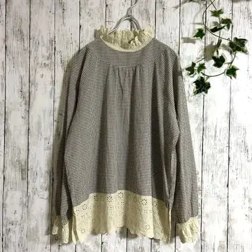 사만사 모스모스 스캘럽 레이스 블라우스 베이지