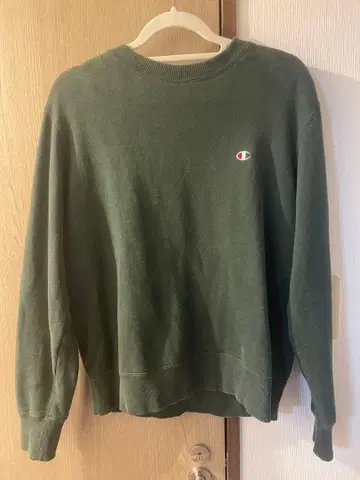 Champion 다크 그린 맨투맨