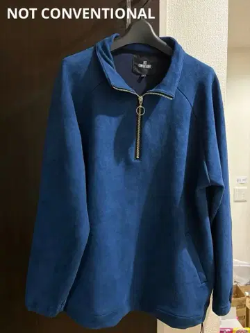 NOT CONVENTIONAL 하프 지퍼 맨투맨 파랑