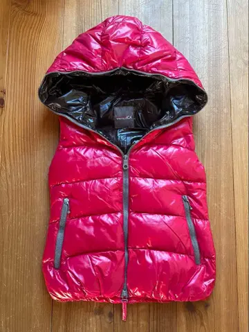 DUVETICA(듀베티카) 후드 부착 다운 베스트 핑크
