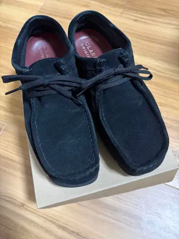 Clarks 왈라비 GORE-TEX 모델