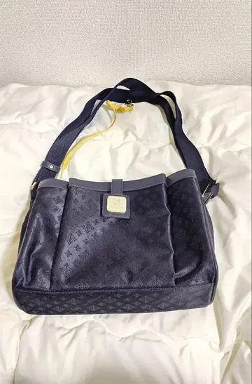 [ 새상품급 ] 네이비 길이 조절 가능 숄더백