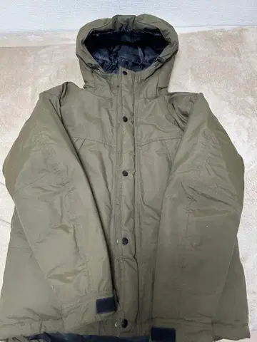 올리브색 후드 부착 마운틴 후드티