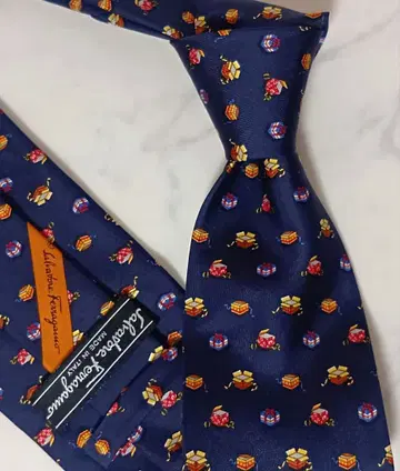 페라가모 넥타이 선물 패턴 네이비