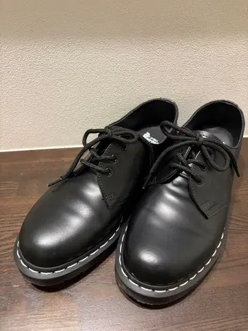 닥터마틴 화이트 스티치 로퍼 25