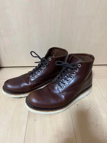 GLADLY 가죽 부츠