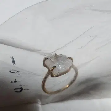 수정 로즈쿼츠 반지 손가락 둘레 50mm 정도